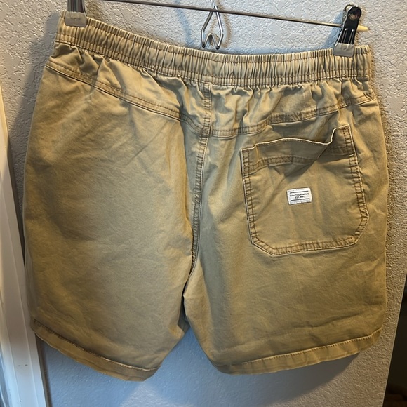 Easy Short by Cotton On. Large drawstring shorts. M - Picture 3 of 6
